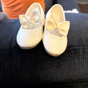 NWOT Elegant White Kids Shoes with Bow